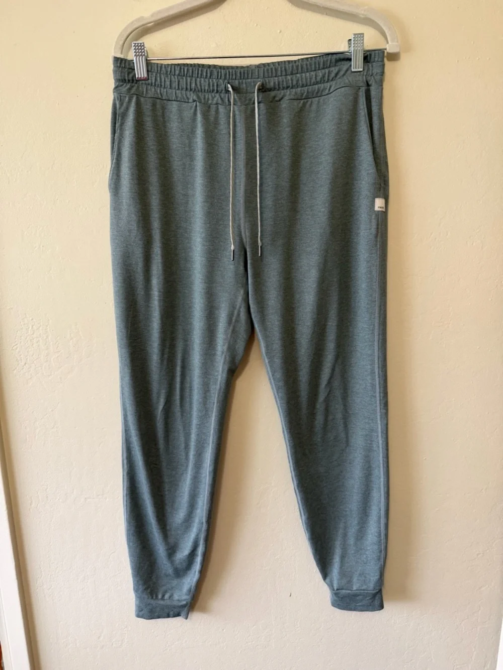 Vuori Women's performance Joggers in Slate Teal with Contrast Drawstring size m - Picture 2 of 6